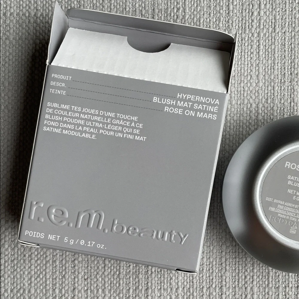 r.e.m. beauty Hypernova Satin Matte Blush - Rose On Mars